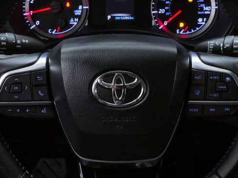 Used 2020 Toyota Highlander LE image 20