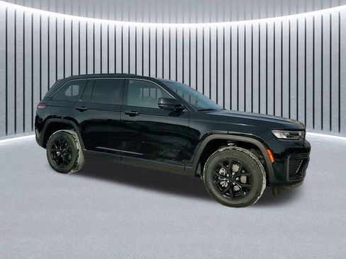 New 2026 Jeep Grand Cherokee Altitude image 3