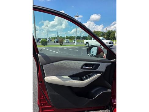Used 2023 Nissan Rogue SV FWD image 14