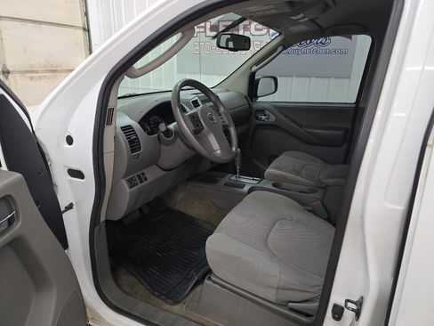 Used 2011 Nissan Frontier SV w/ SV Premium Utility Pkg image 20