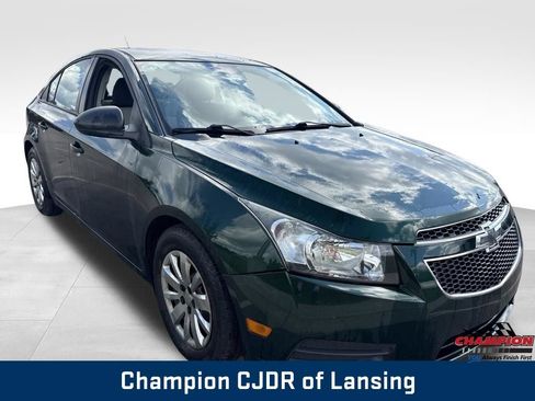 Used 2014 Chevrolet Cruze LS FWD image 2