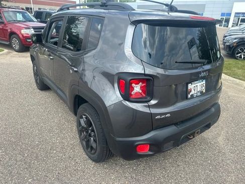 Used 2017 Jeep Renegade Latitude w/ Popular Equipment Group AWD/4WD image 5