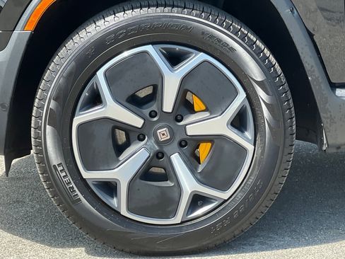 Used 2024 Rivian R1S Adventure AWD/4WD image 12
