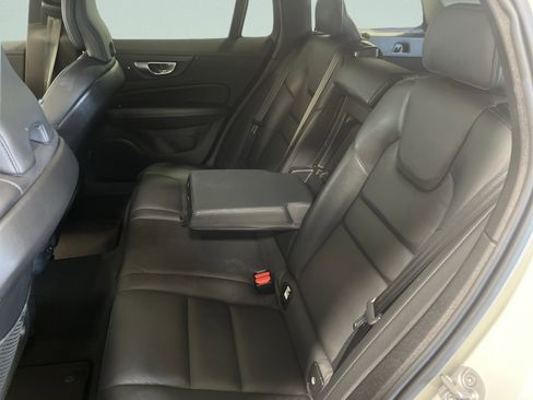 Used 2025 Volvo V60 B5 Cross Country Plus image 30
