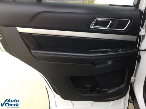 Used 2017 Ford Explorer XLT image 13