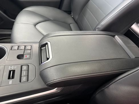 Used 2025 Toyota Highlander XLE AWD/4WD image 31