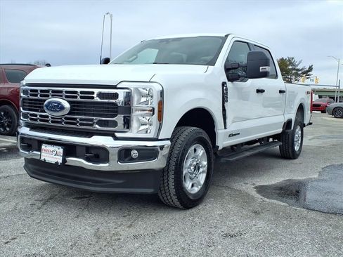 Used 2025 Ford F250 XLT w/ FX4 Off-Road Package image 3