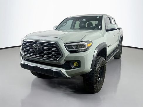 Used 2023 Toyota Tacoma TRD Off-Road w/ TRD Premium Off Road Package AWD/4WD image 3