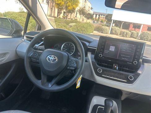 Used 2022 Toyota Corolla LE image 11
