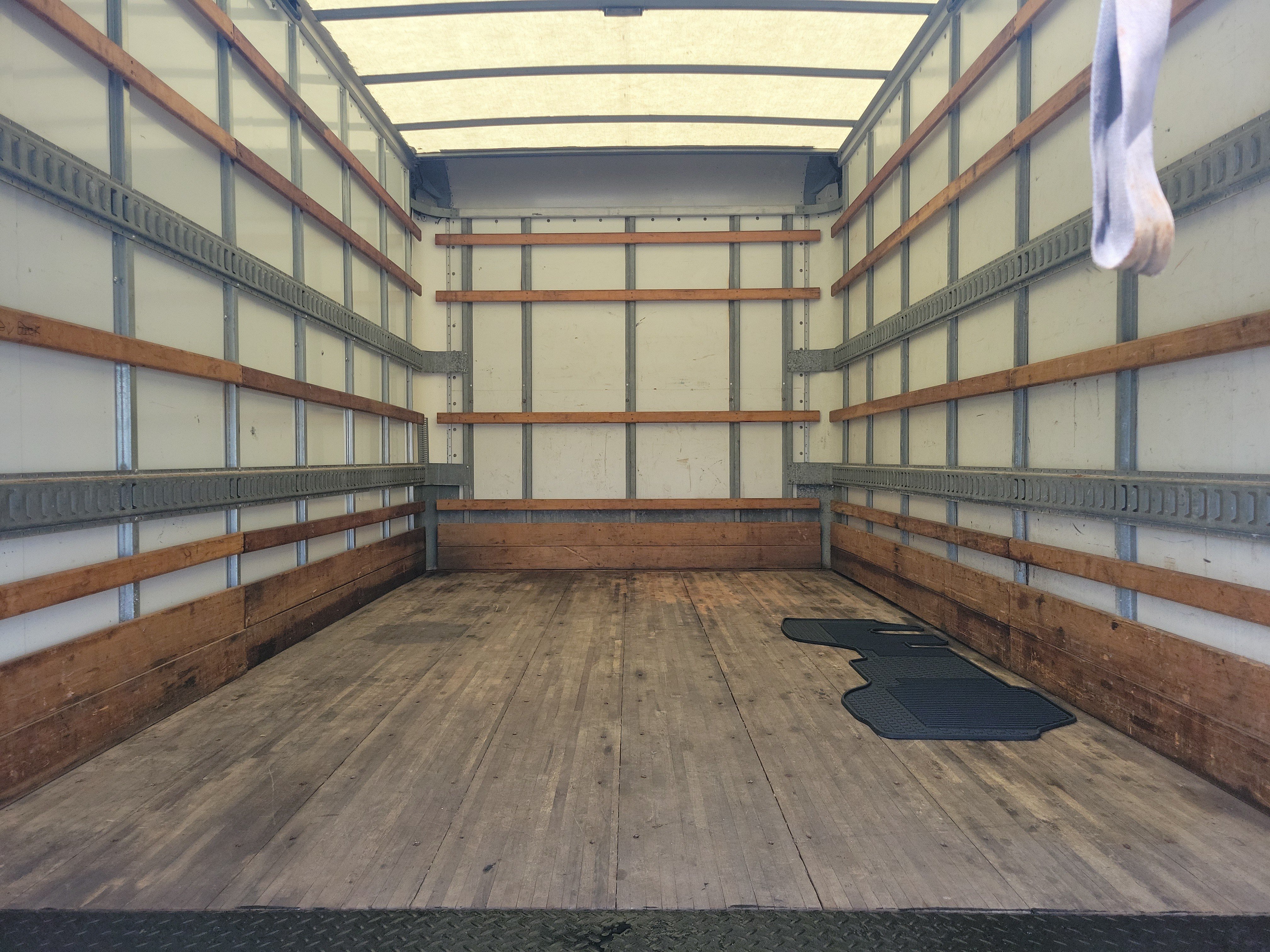 Used 2021 Isuzu NPR RWD image 18
