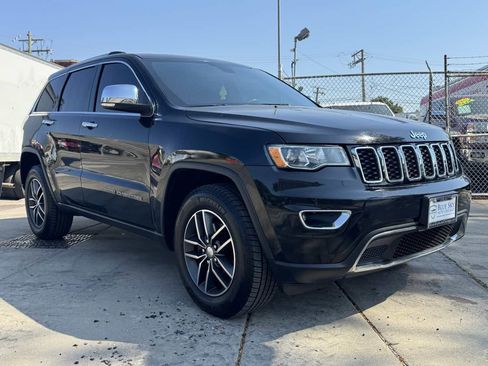 Used 2017 Jeep Grand Cherokee Limited image 3