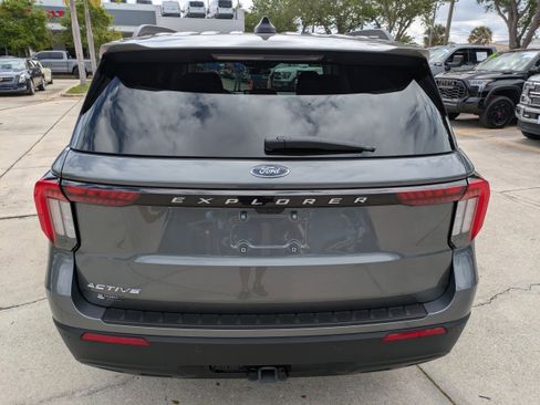 Certified 2025 Ford Explorer Active RWD image 5