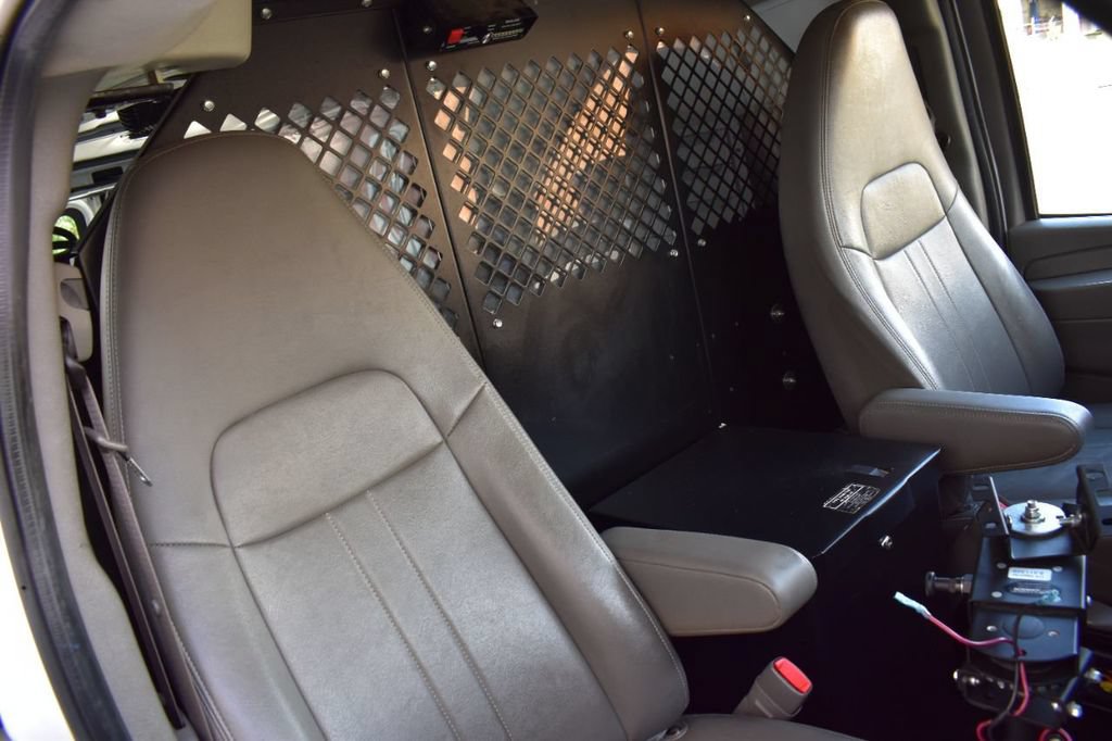 Used 2014 Chevrolet Express 2500 RWD image 17