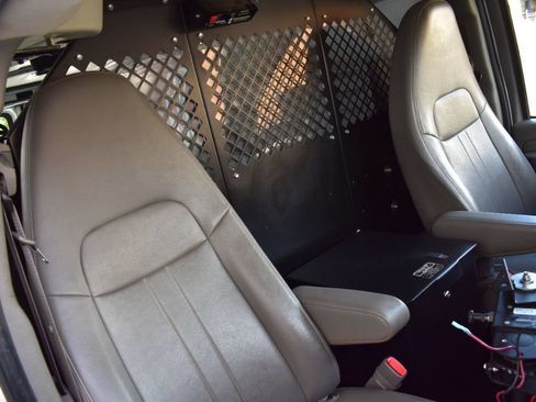 Used 2014 Chevrolet Express 2500 RWD image 17