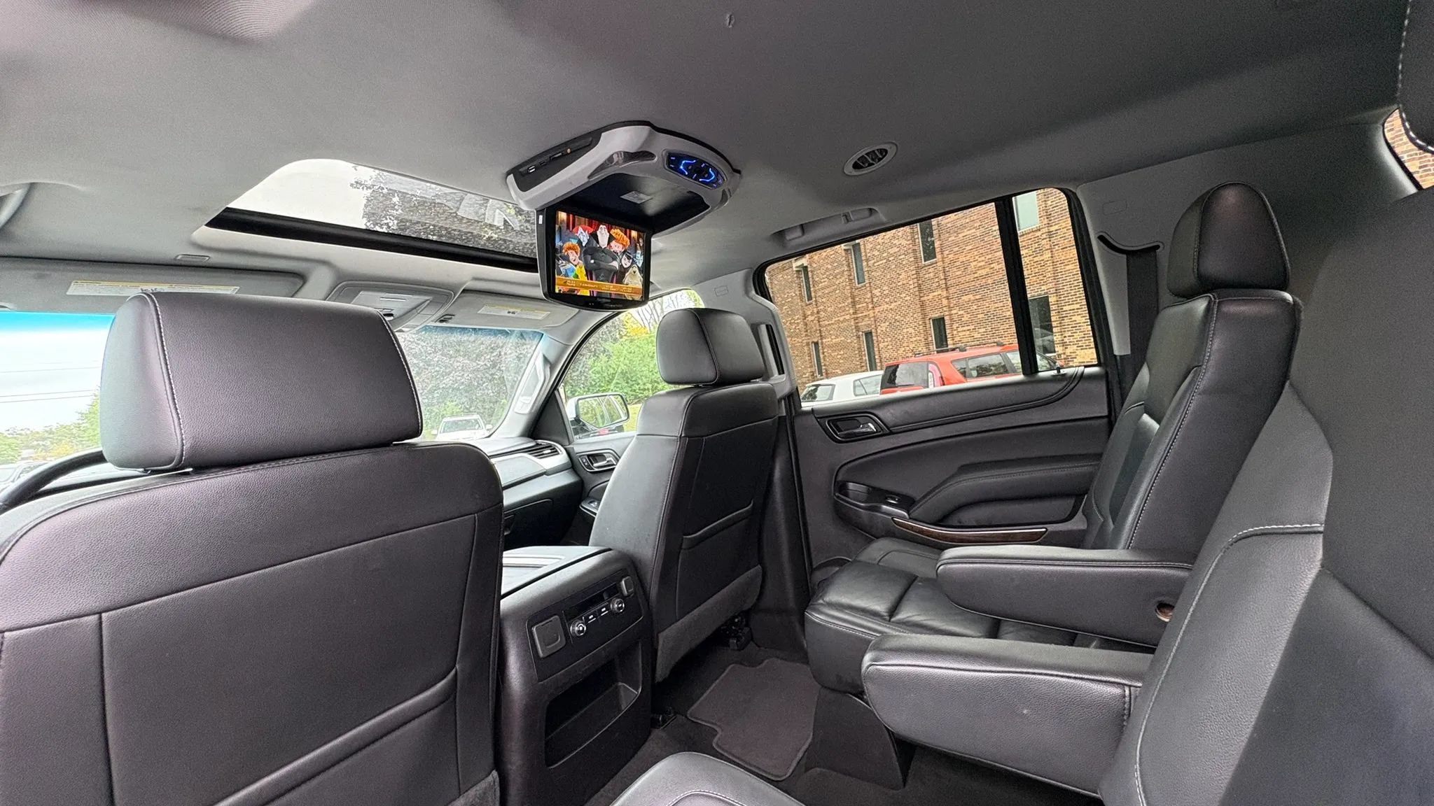 Used 2018 Chevrolet Suburban LT AWD/4WD image 35