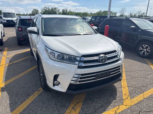Used 2019 Toyota Highlander AWD V6 image 6