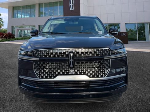 New 2026 Lincoln Navigator Premiere AWD/4WD image 2