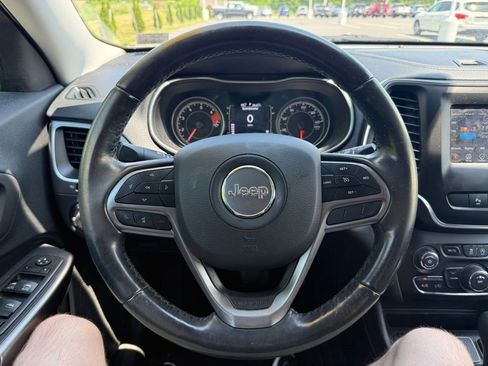 Used 2019 Jeep Cherokee Latitude Plus AWD/4WD image 10