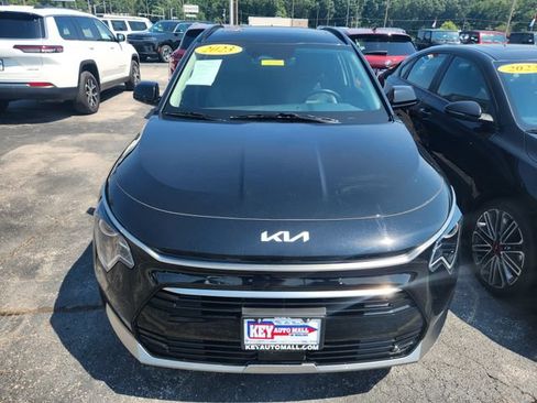 Used 2023 Kia Niro EX Touring FWD image 2