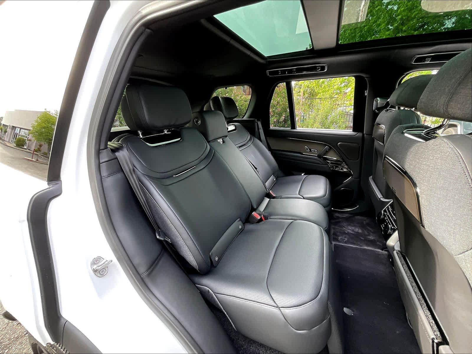 New 2026 Land Rover Range Rover SV AWD/4WD image 27