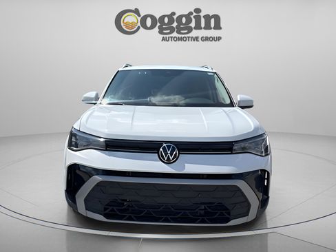 Used 2025 Volkswagen Taos SE AWD/4WD image 5