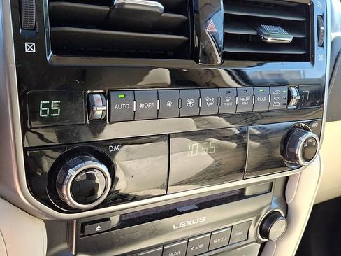 Certified 2023 Lexus GX 460 Premium w/ Premium Package AWD/4WD image 17