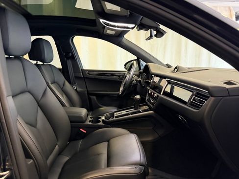 Certified 2026 Porsche Macan AWD/4WD image 16