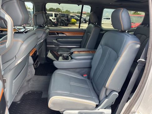 Used 2022 Jeep Grand Wagoneer Series II w/ Convenience Group III AWD/4WD image 26