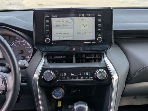 Used 2022 Toyota Venza LE AWD/4WD image 20