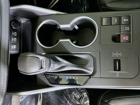 Used 2023 Toyota Highlander XLE image 22