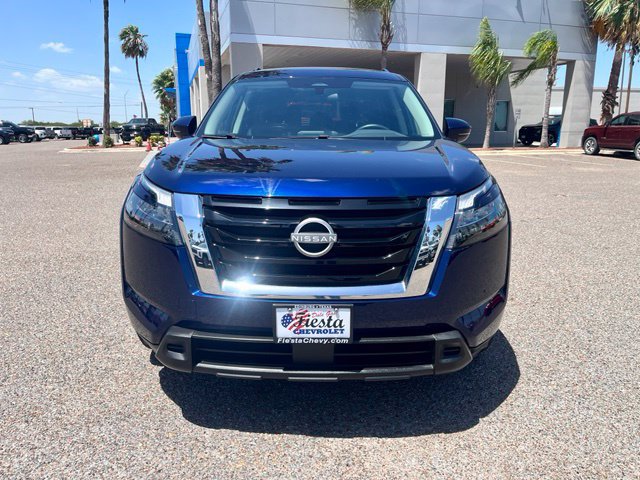Used 2025 Nissan Pathfinder SV FWD image 2