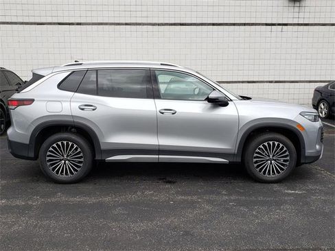 New 2025 Volkswagen Tiguan S image 2