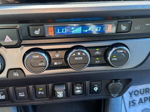 Used 2019 Toyota Tacoma TRD Off-Road image 28