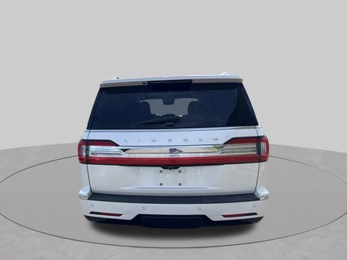 Used 2018 Lincoln Navigator Select RWD image 5