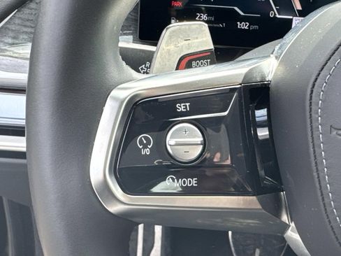 Certified 2023 BMW 760i xDrive w/ Luxury Rear Seating Package image 31