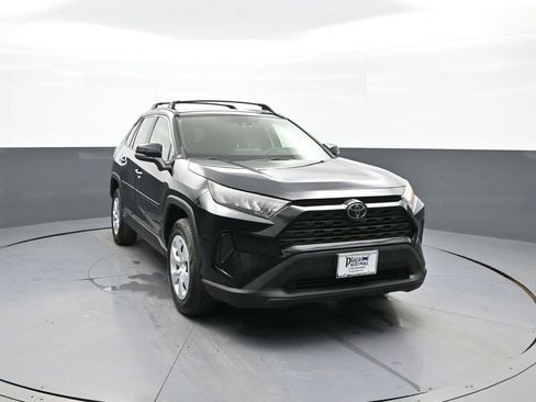 Used 2019 Toyota RAV4 LE image 3