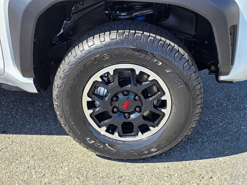 Used 2025 Toyota Tacoma TRD Off-Road w/ TRD Off Road Premium Package image 9
