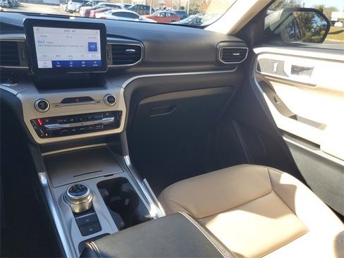 Used 2021 Ford Explorer XLT w/ Equipment Group 202A image 13