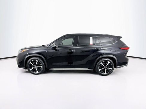 Used 2022 Toyota Highlander XSE FWD image 13