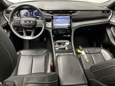 Used 2024 Jeep Grand Cherokee L Limited w/ Luxury Tech Group II image 4