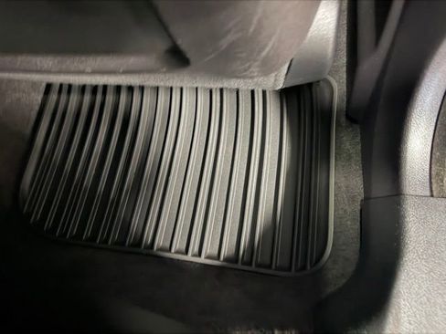 Used 2018 Chrysler 300 S AWD/4WD image 23