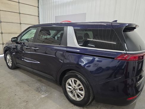 Used 2022 Kia Carnival LX image 9