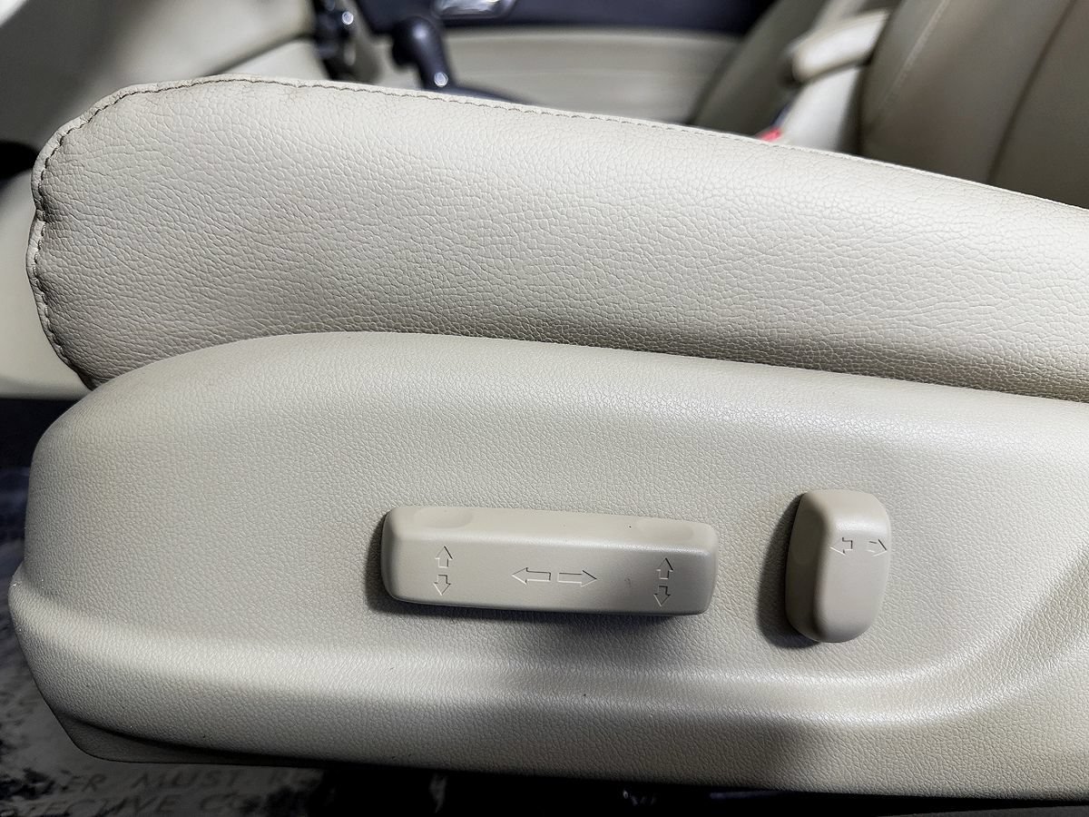 Used 2014 Acura ILX w/ Technology Package FWD image 31