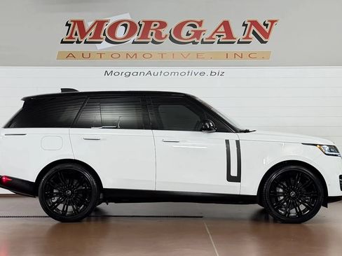 Used 2022 Land Rover Range Rover SE AWD/4WD image 2