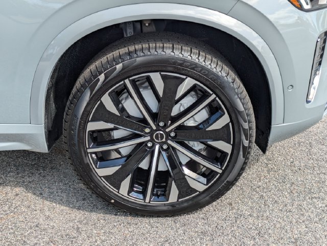 New 2026 Volvo XC90 T8 Plus w/ Protection Package Premier AWD/4WD image 11