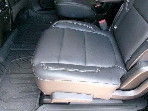 Used 2022 Chevrolet Traverse LT w/ LPO, Floor Liner Package AWD/4WD image 28