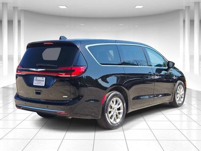 Certified 2024 Chrysler Pacifica Touring-L