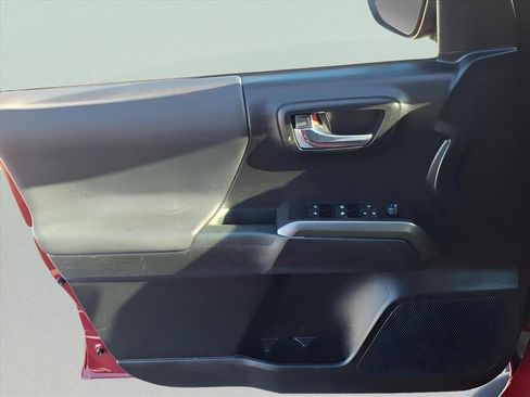 Used 2022 Toyota Tacoma SR image 12