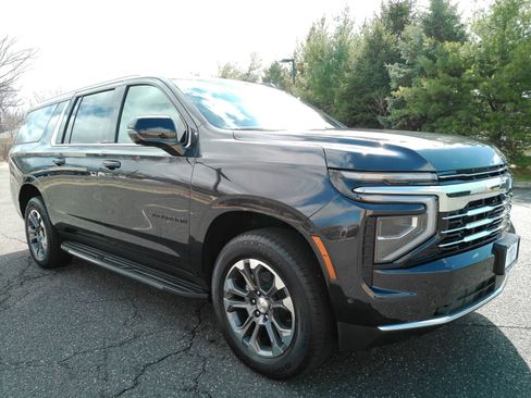 Certified 2026 Chevrolet Suburban LT w/ Comfort Package image 2