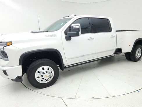 Certified 2025 Chevrolet Silverado 3500 High Country w/ High Country Premium Package AWD/4WD image 3